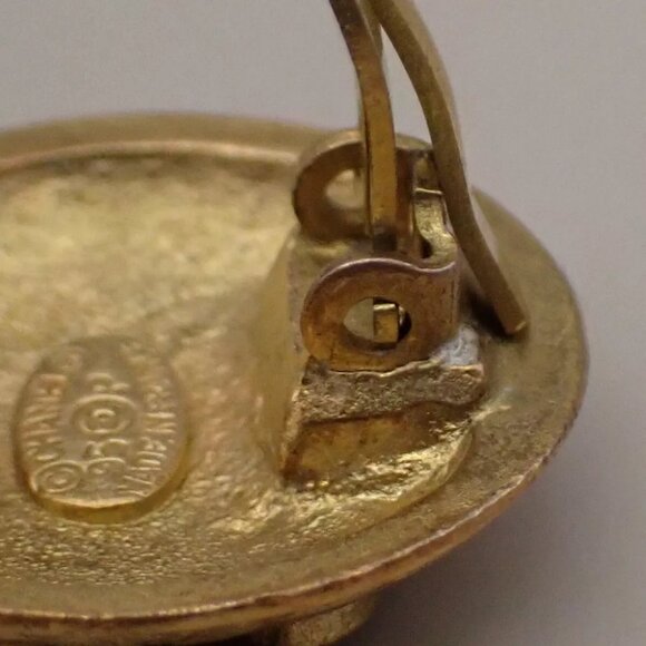 CHANEL CC Logo Round Button Earrings 95P Clip-On Gold GHW France Vintage 32RK782 - Picture 6 of 8